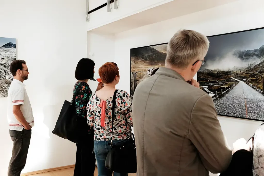 Schattenfugenrahmen braun.